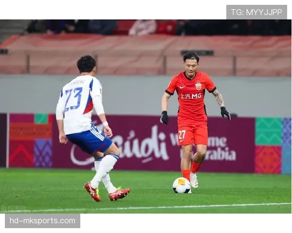 上海海港安佩姆过人成功率低，边路突破无效影响防守