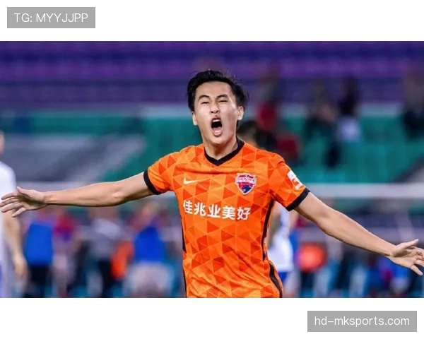 戴伟浚送出关键助攻盘活进攻 新鹏城中场核心作用明显